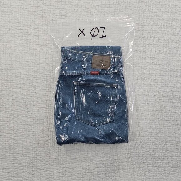 Wrangler Jeans Men's 38x32 Regular Fit Straight Leg Medium Wash 965T1DS EUC - Picture 16 of 16